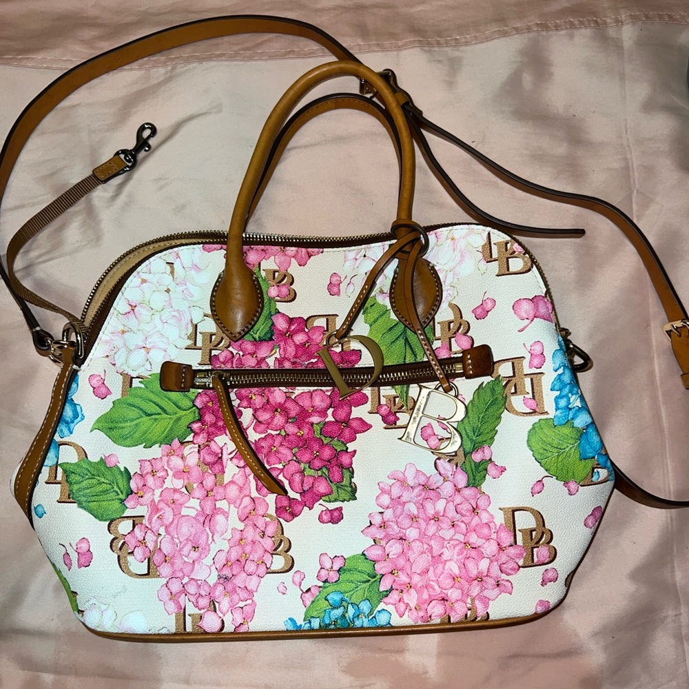D&B hand bag.